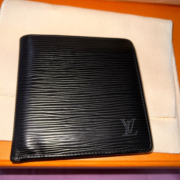 Louis Vuitton Wallet - Picture 1 of 7